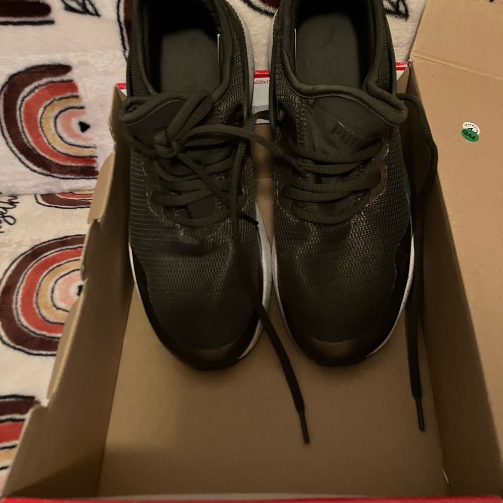 Gym shoes